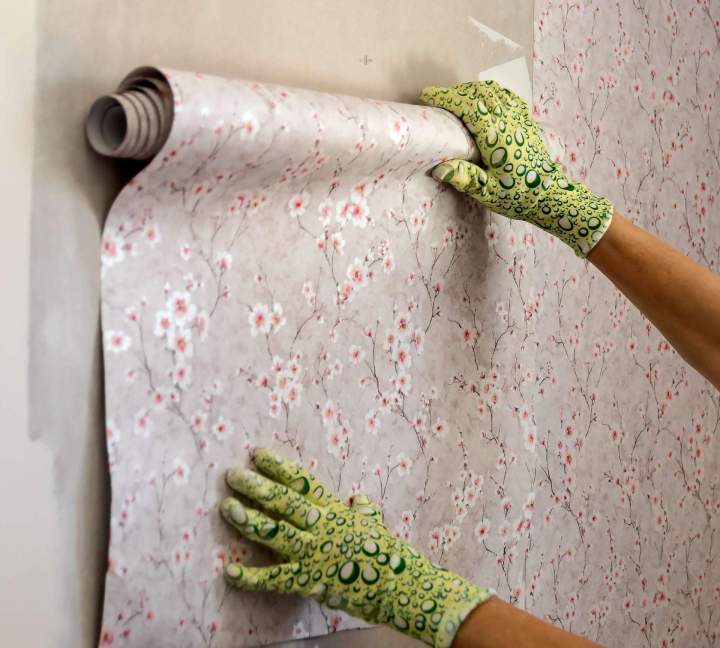 Pose de papier peint unique.